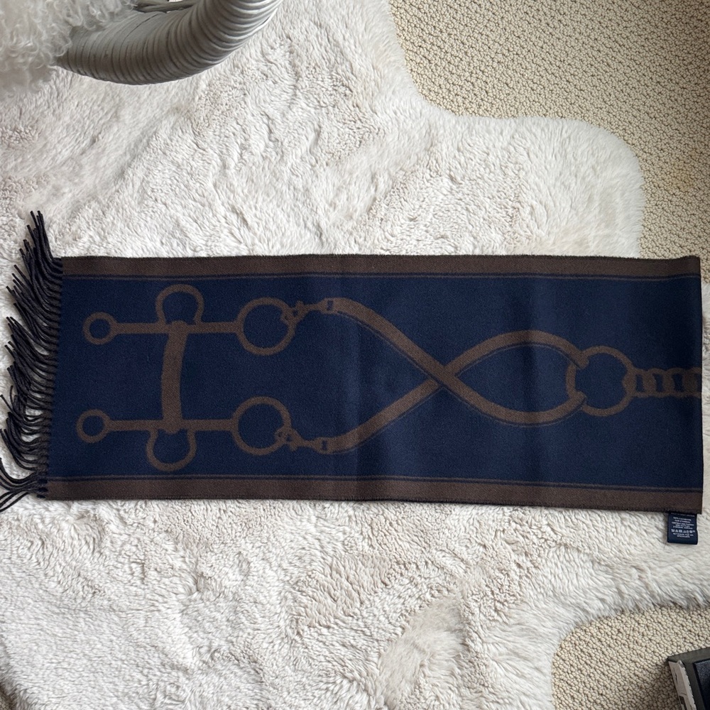 Authentic brand new Hermes women’s scarf - Picture 3 of 8